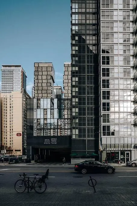Apartmán Chic 1-Br Condo; Parking Included; Downtown Core Toronto Kanada