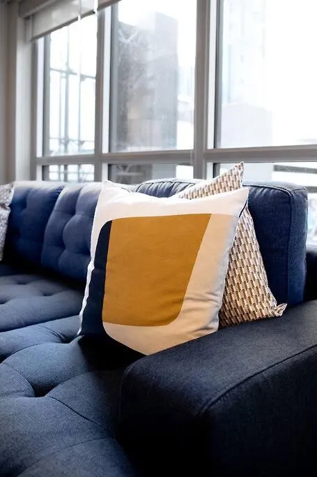 Chic 1-Br Condo; Parking Included; Downtown Core Toronto 0*,